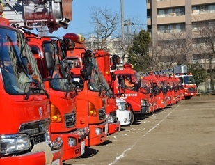 写真:出初式参加車両整列