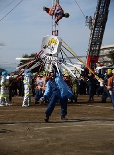 写真:出初式職員纏演技