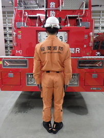 写真：救助活動服　背面