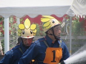 写真:消防職員の操法披露の様子