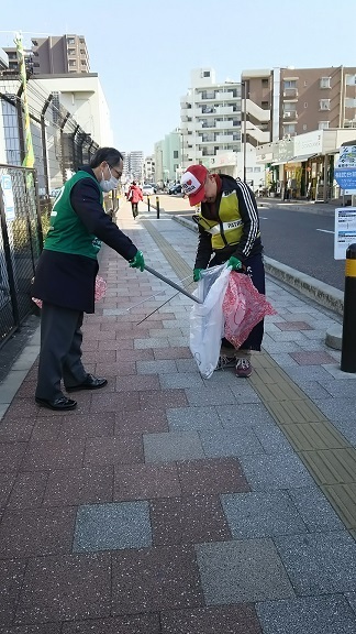 写真：相武台駅周辺清掃活動1