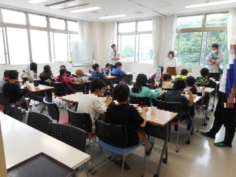 写真：こども食堂の食事風景