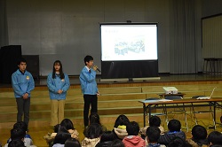 写真：学校での報告2