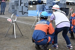 写真：訓練に参加する市民