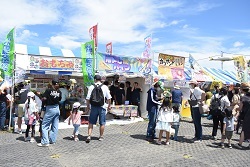 写真：模擬店の様子