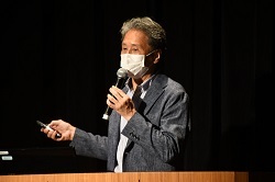 写真：講演をする中川洋太さん