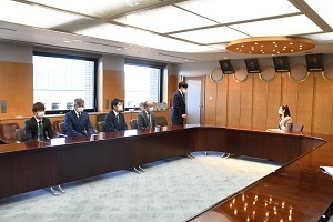 写真:シーズン終了報告の様子
