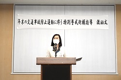 写真:激励式で挨拶をする市長