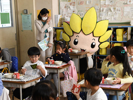 写真:市長とざまりん