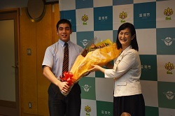 写真:表敬訪問の様子1