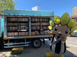 写真：移動図書館