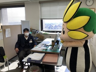 写真：都市部長とざまりん