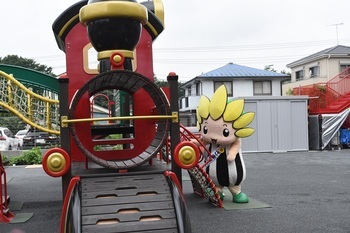 写真：遊具であそびたいざまりん