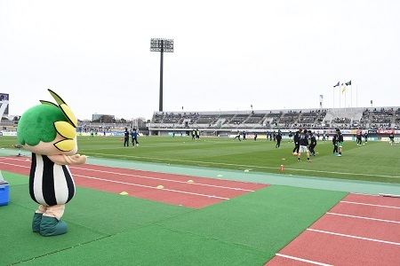 写真：練習を見守るざまりん