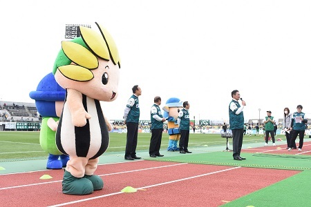 写真：緊張しているざまりん