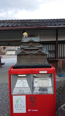 写真：ポストの装飾