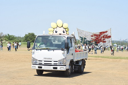 写真：トラックにのるざまりん