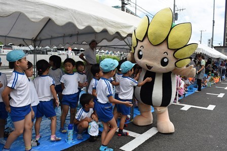 写真：おともだちとざまりん1