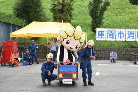 写真：台車にのったざまりん