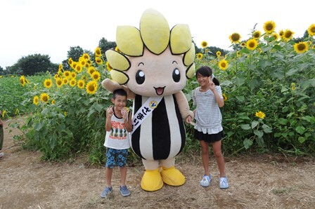 写真：来場者と記念撮影10