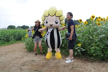 写真：来場者と記念撮影12