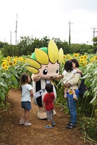 写真：来場者とざまりん