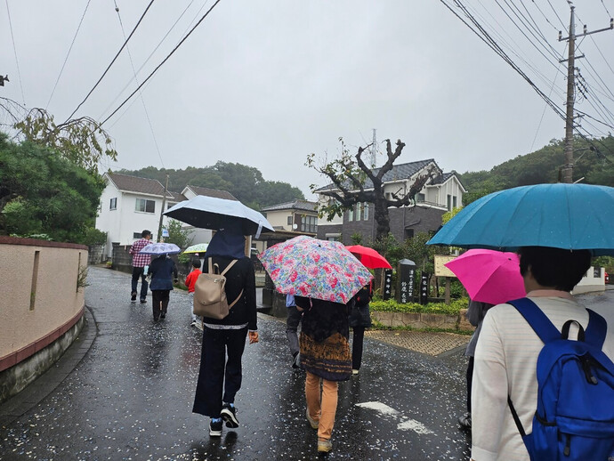 写真：番神水公園へ向かう様子