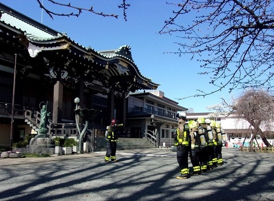 写真：消防隊員整列