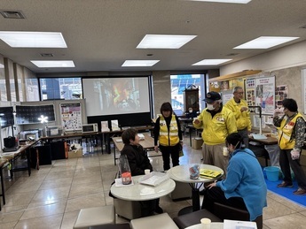 会場で話を聞く様子