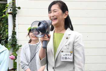写真：挨拶する市長