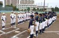 写真：試合前の整列の様子