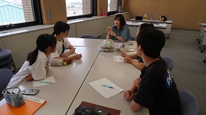 写真：マナー研修の様子2