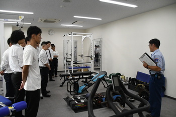 写真：庁舎見学の様子1