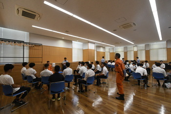 写真：職員意見交換の様子1