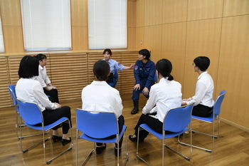 写真：職員意見交換の様子2