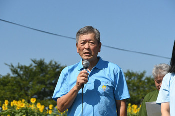 写真：挨拶する同まつり実行委員長の近藤さん