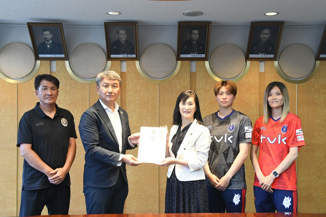 写真：ノジマステラ神奈川相模原、市長表敬訪問時の集合写真