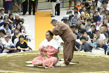 写真:髪結実演の様子