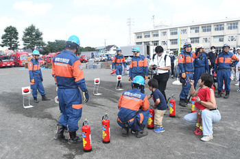 写真：訓練に参加する市民