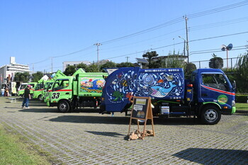写真：パッカー車展示