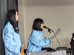 写真：おわりのことばを担当する大使の様子