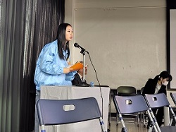 写真：司会の様子