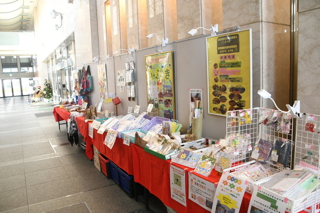写真：展示・販売会の様子1