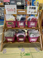 子ども服の配布棚