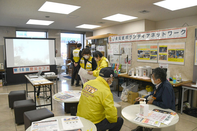 写真：防災カフェ会場の様子1