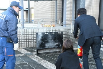 写真：初期消火体験2