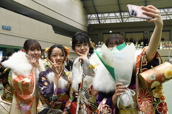 写真：二十歳を迎えた皆さんの写真5
