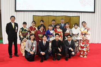 写真：成人式実行委員の集合写真