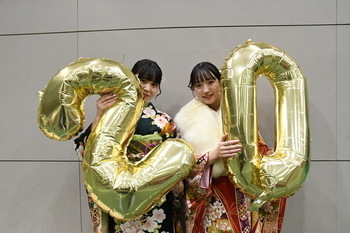 写真：二十歳を迎えた皆さんの記念写真1