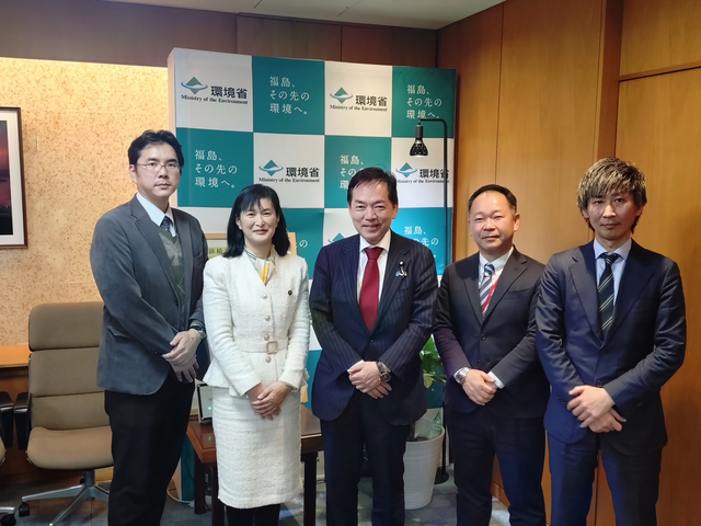 写真：懇談会出席者集合写真
